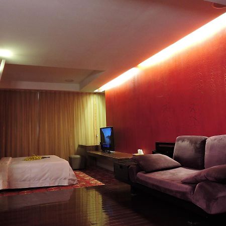 Edinburgh Motel Tainan Eksteriør bilde