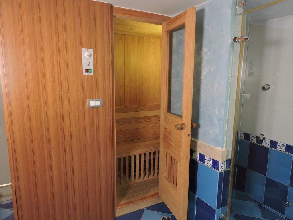 Edinburgh Motel Tainan Eksteriør bilde