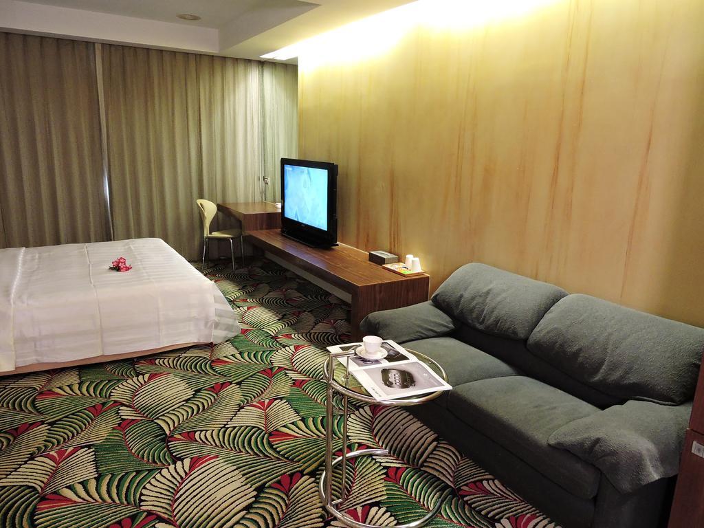 Edinburgh Motel Tainan Eksteriør bilde