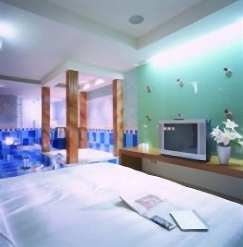 Edinburgh Motel Tainan Eksteriør bilde