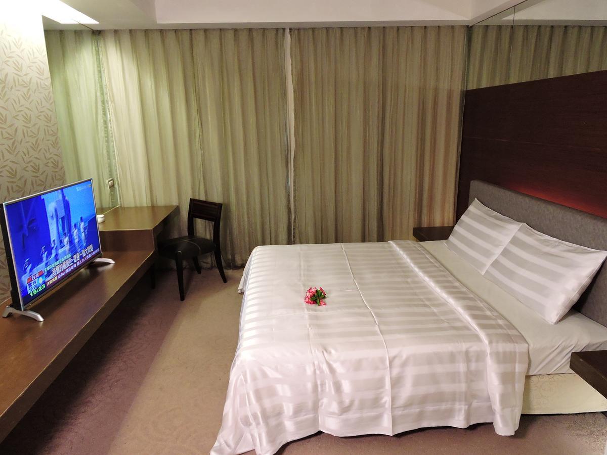 Edinburgh Motel Tainan Eksteriør bilde